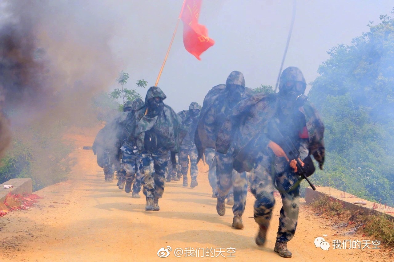 六掌打伤快递哥和这个社会的软组织,再看10种表情“三亿体育”(图3) 三亿体育手机版