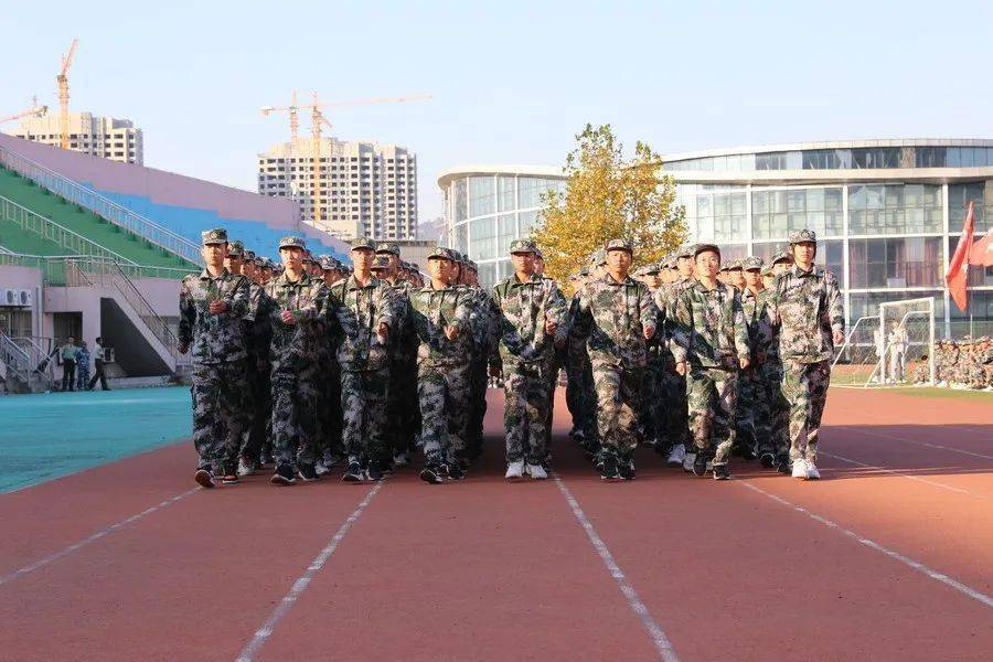 
山东水利职业学院隆重举行2020级新生开学仪式暨军训汇报演出‘三亿体育手机版’(图6)